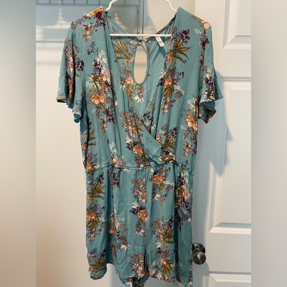 Light blue floral romper. Size XXL.